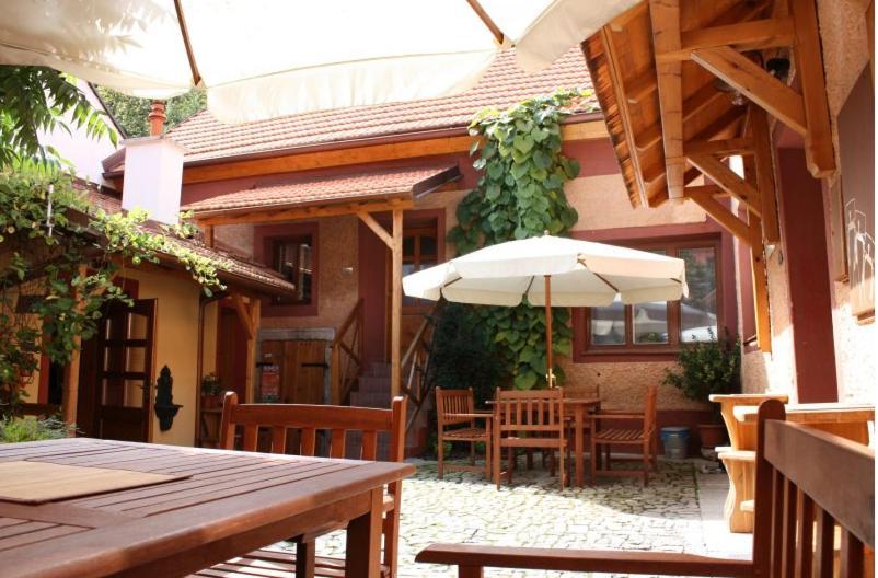 Hostel Postel Чеський Крумлов Екстер'єр фото